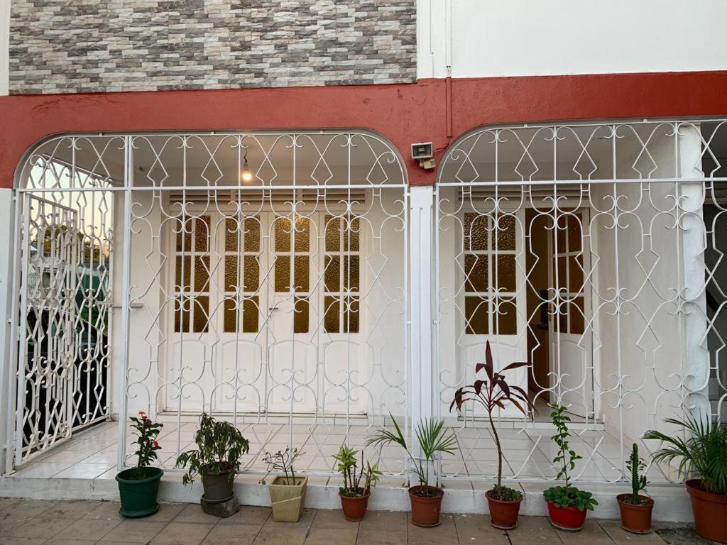 Apartamento Chez Marc Les Abymes Exterior foto