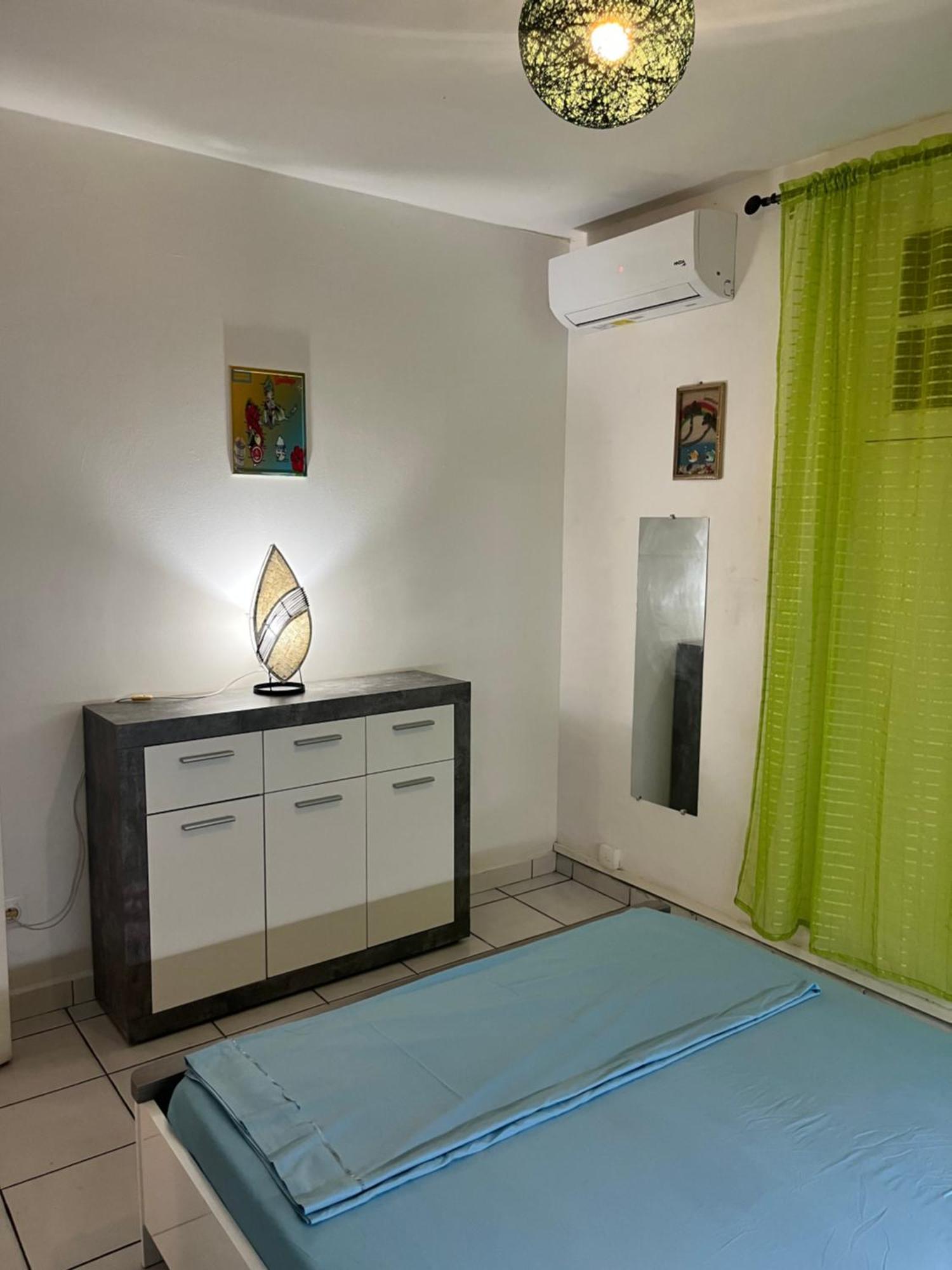 Apartamento Chez Marc Les Abymes Exterior foto